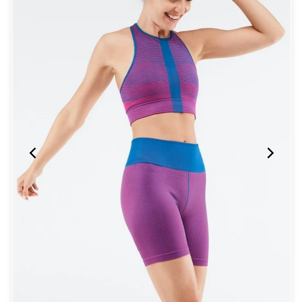 New Fabletics Seamless Stripe Spandex Top - Picture 2 of 3